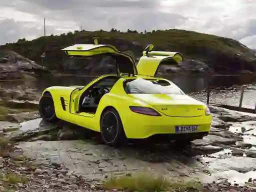 Mercedes-Benz SLS E-Cell Puzzle